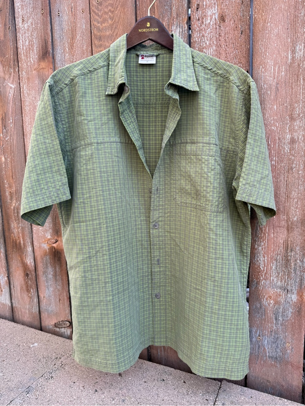 Alpine Men’s Green Gray Plaid Short Sleeve Button Down Shirt Size Medium